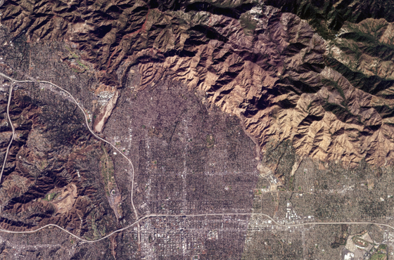 Dissonant Ecotones, Fractured Strata: Histories of Environmental Anthropology