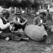 “Decanonization” as a Spiral: Collectively Constructing a “History of Anthropological Thought” Syllabus